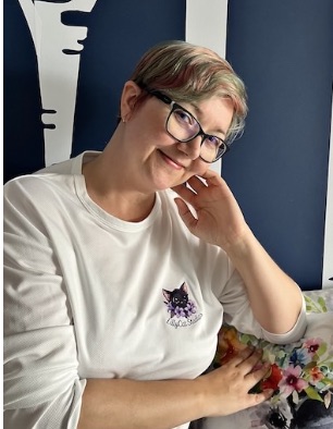 Nastassja Pretorius smiling, resting her chin on her hand.
